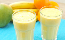 Mango-smoothie-met-banaan-en-sinaasappel